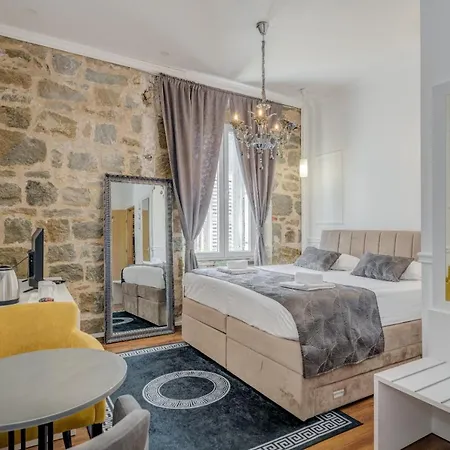 מלון Lorenzzo Diocletian's Palazzo Storico ספליט