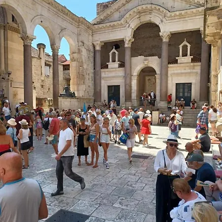 Lorenzzo Diocletian's Palazzo Storico ספליט