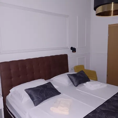 Lorenzzo Diocletian's Palazzo Storico מלון