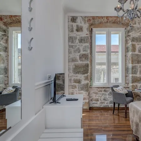 מלון Lorenzzo Diocletian's Palazzo Storico 4*
