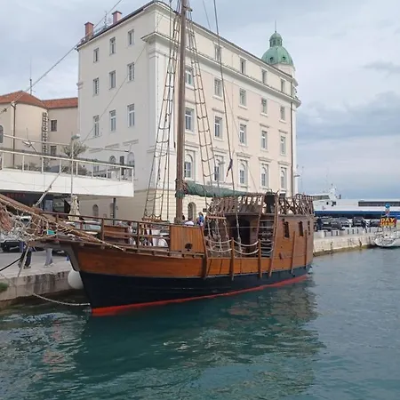 Lorenzzo Diocletian's Palazzo Storico 4* ספליט