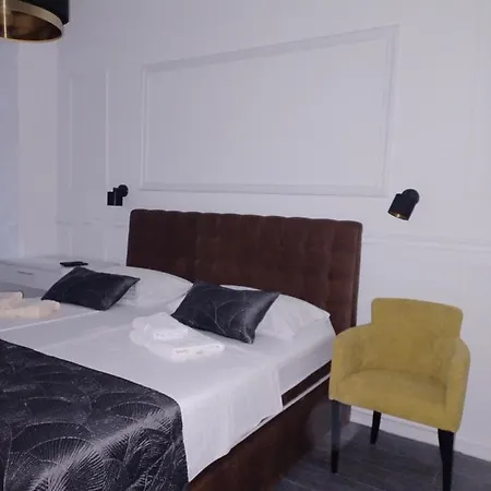 Lorenzzo Diocletian's Palazzo Storico מלון 4*