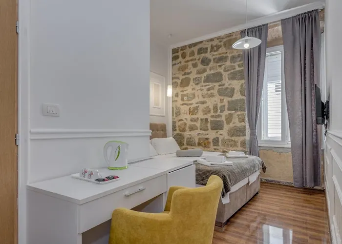 Lorenzzo Diocletian's Palazzo Storico Hotel