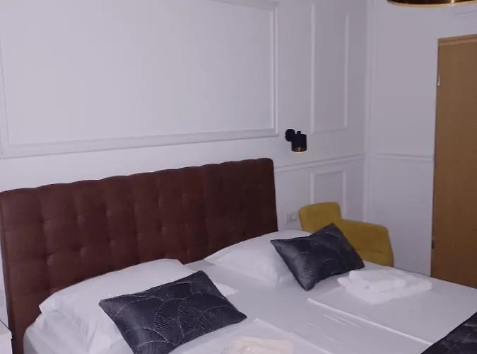 Lorenzzo Diocletian's Palazzo Storico Hotel