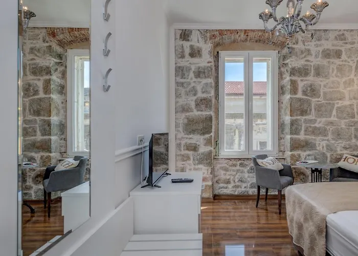 酒店 Lorenzzo Diocletian's Palazzo Storico 4*